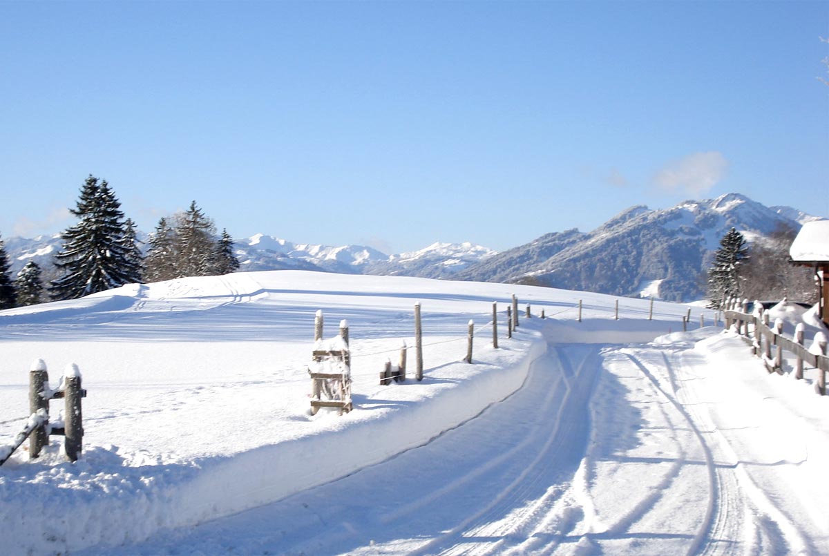 Winterwanderweg bei Rettenberg
